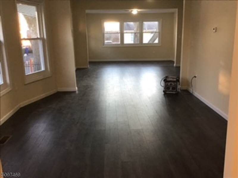 918 Smith St - Photo 1