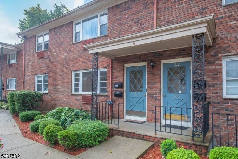422 Ringwood Ave - Photo 1