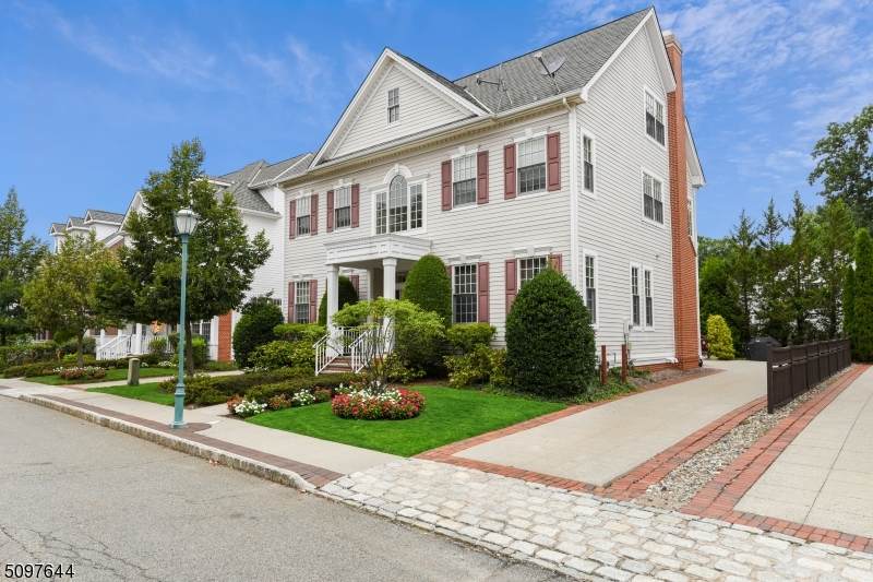 7 Carillon Cir - Photo 1