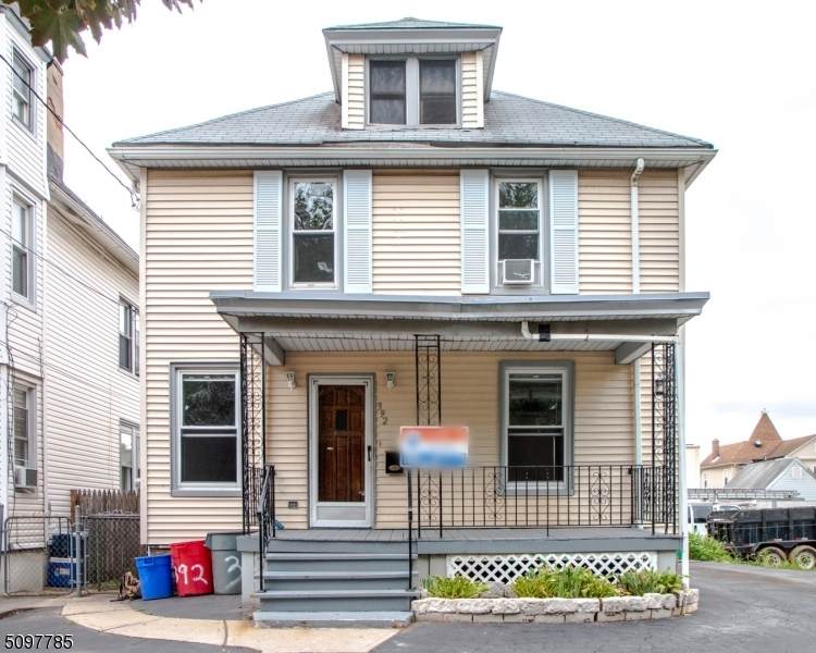 392 Cortlandt St - Photo 1