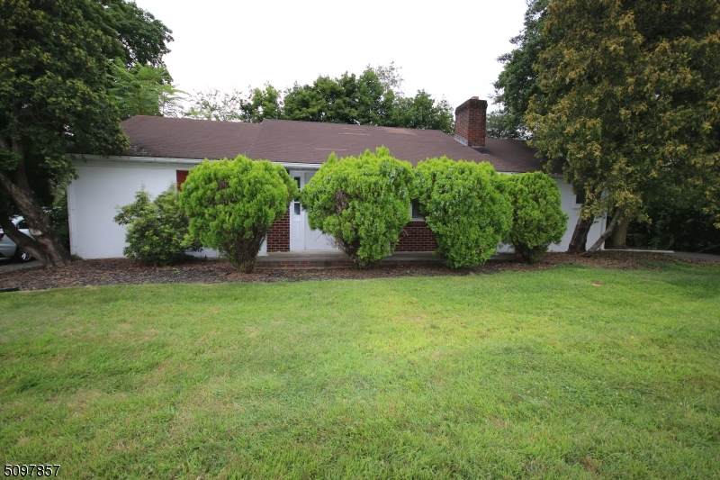 1053 Valley Rd - Photo 1