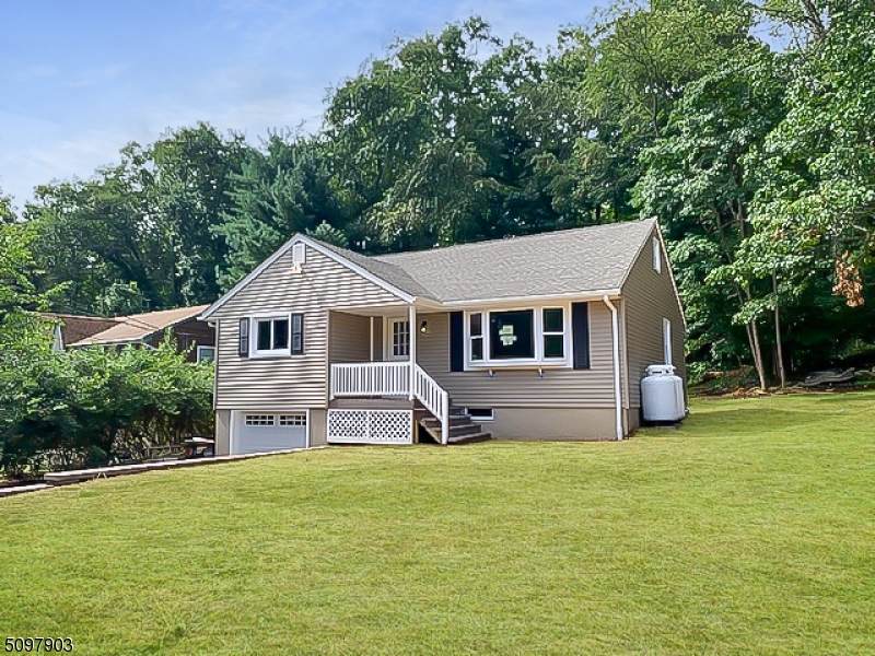 32 Broad Ave - Photo 1