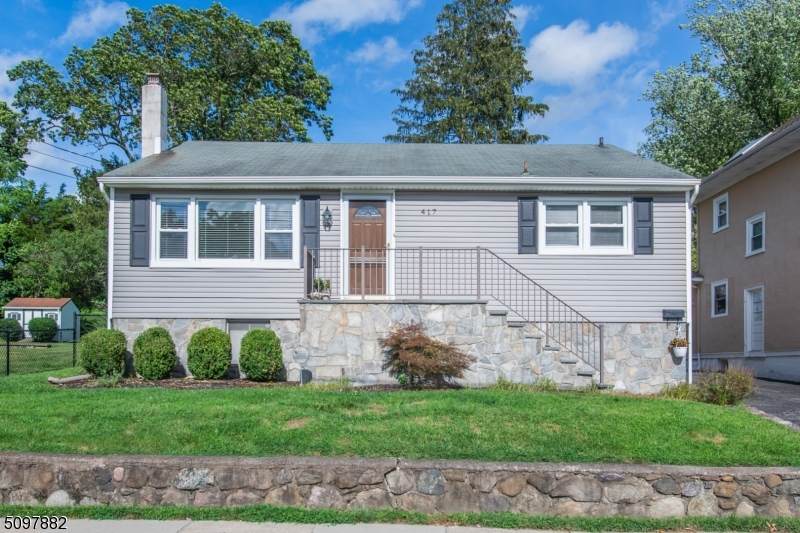 417 Hill St - Photo 1