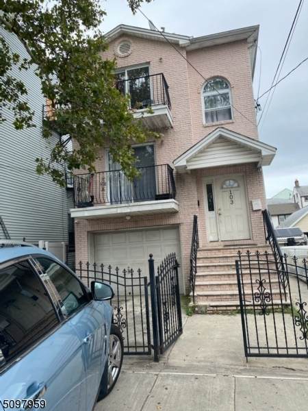 103 Pennsylvania Ave - Photo 1