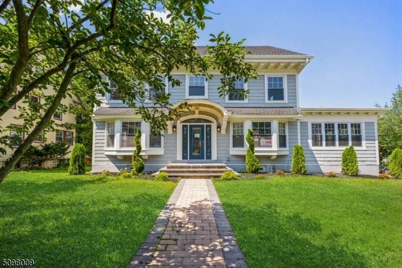 563 Berkeley Ave - Photo 1