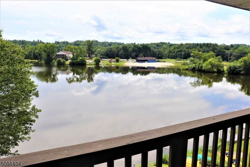 404 Lake Shore North - Photo 1