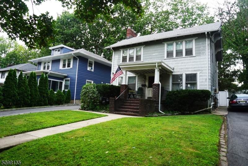 48 Willard Ave - Photo 1