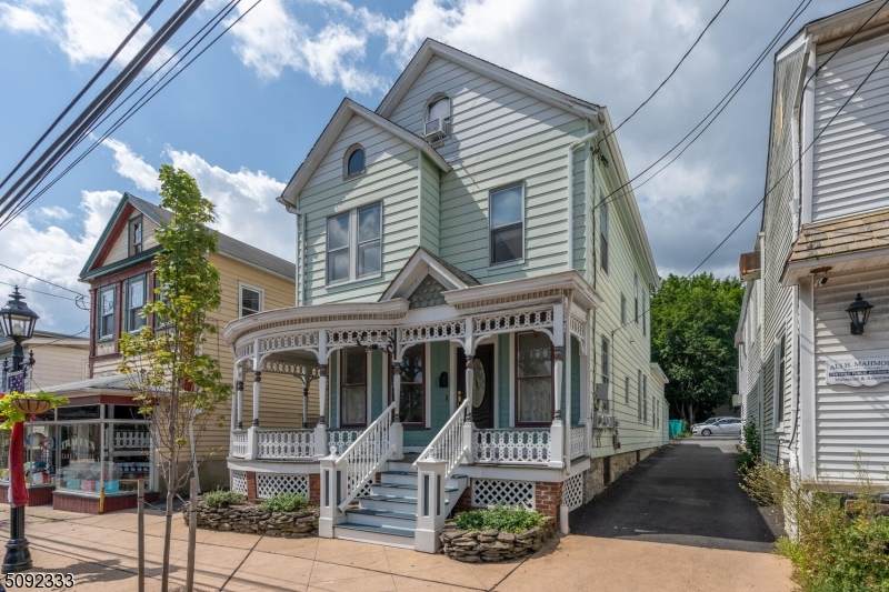 208 Main St - Photo 1