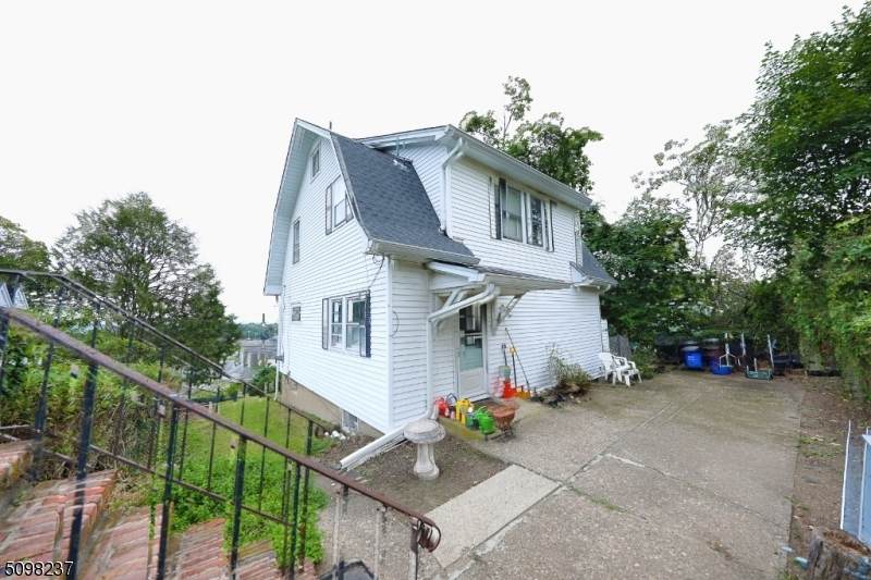 212 William St - Photo 1