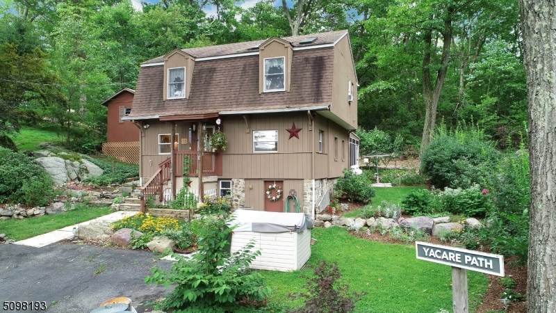 29 Clubhouse Ave - Photo 1