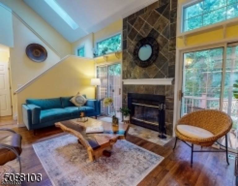 32 Rushmore Ln - Photo 1