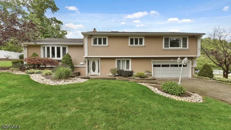 120 Birchwood Ter - Photo 1