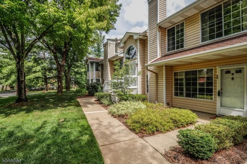 44 Foxwood Ct - Photo 1