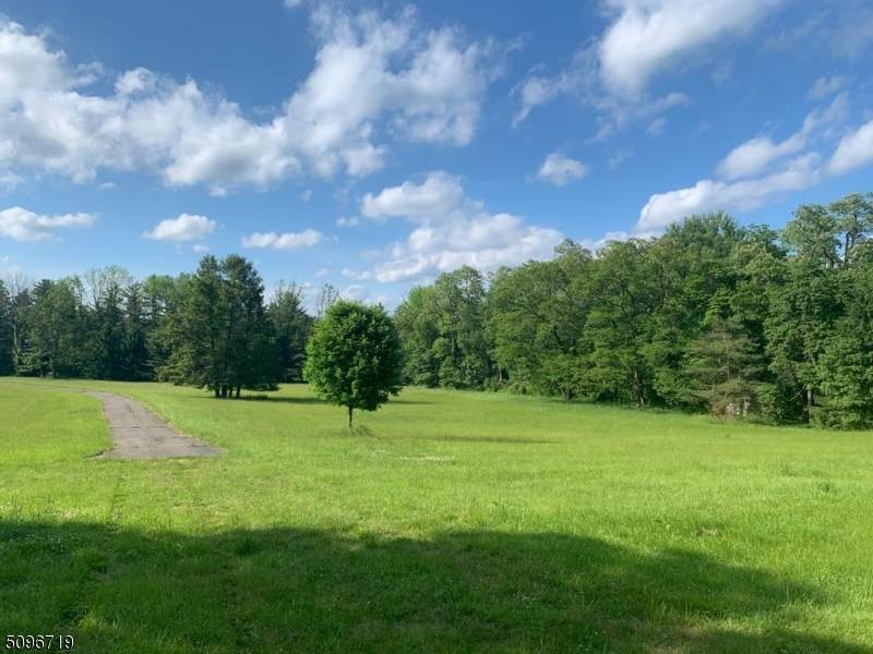 118 Village Rd - Photo 1