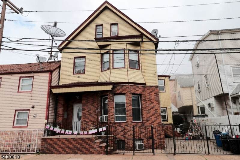 70 Clover St - Photo 1