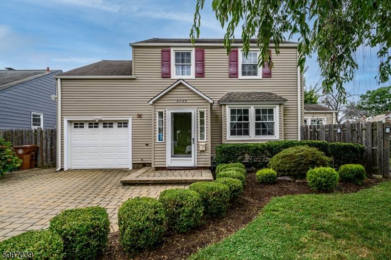2723 Orchard Ter - Photo 1