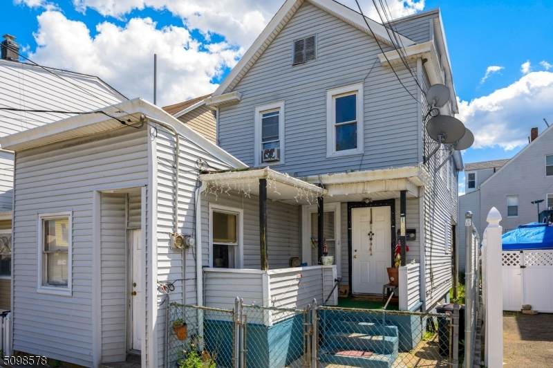 102 Carlisle Ave - Photo 1