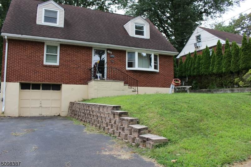 98 Howland Ave - Photo 1