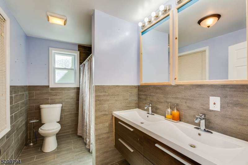 191 Greenwood Ave - Photo 1