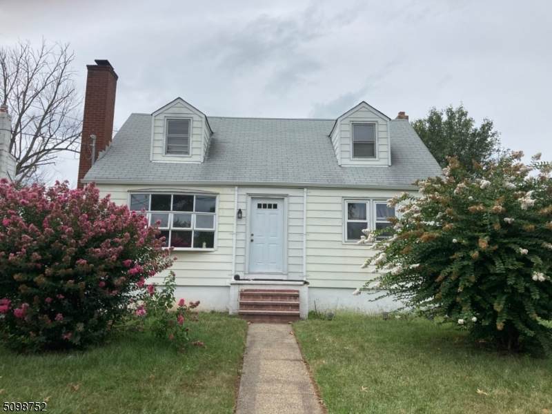 275 Davenport St - Photo 1