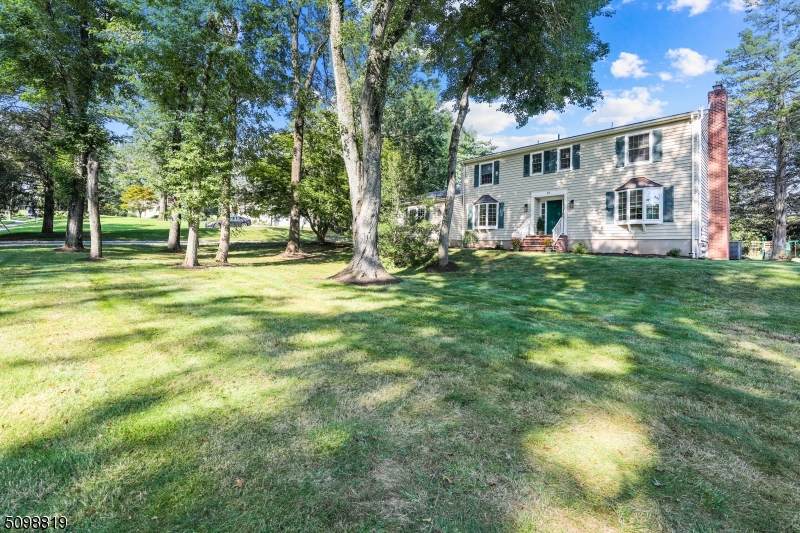 27 Wedgewood Dr - Photo 1