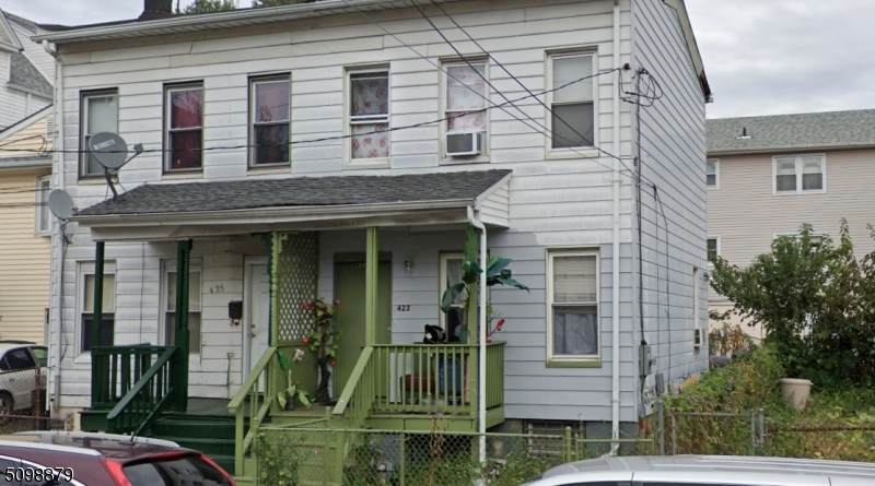 423 Catherine St - Photo 1