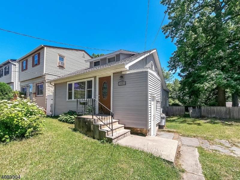 599 Greenwood Ave - Photo 1