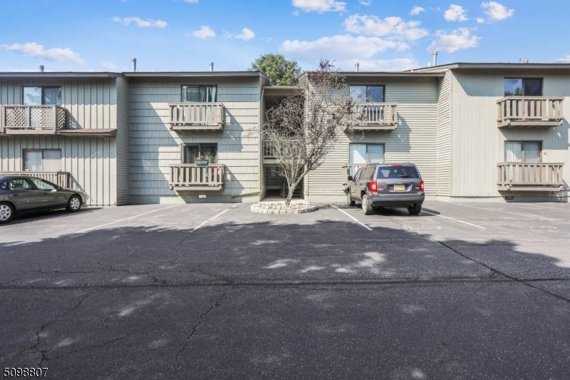 1008 Spruce Hills Dr - Photo 1