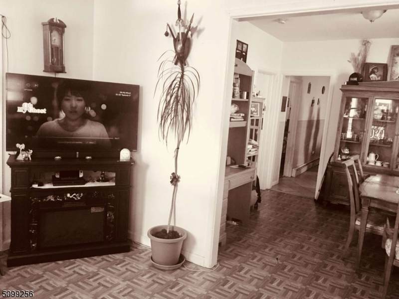 551 Bond St - Photo 1
