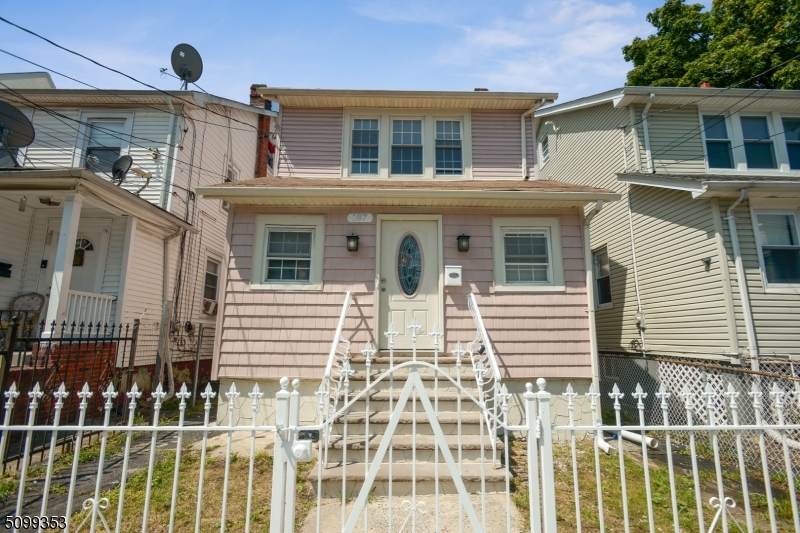 187 Brookdale Ave - Photo 1