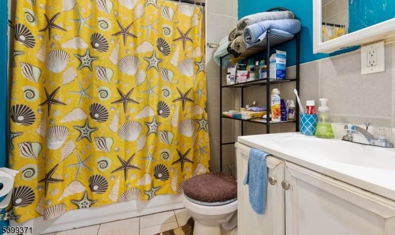 527 Hawthorne Ave - Photo 1