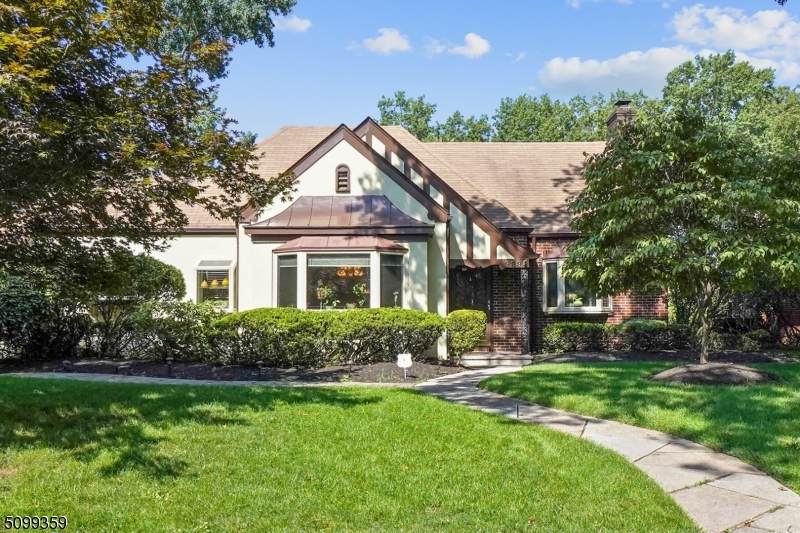 939 Midwood Dr - Photo 1