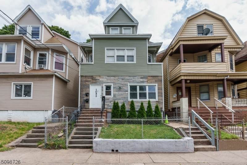 1052 Grove St - Photo 1