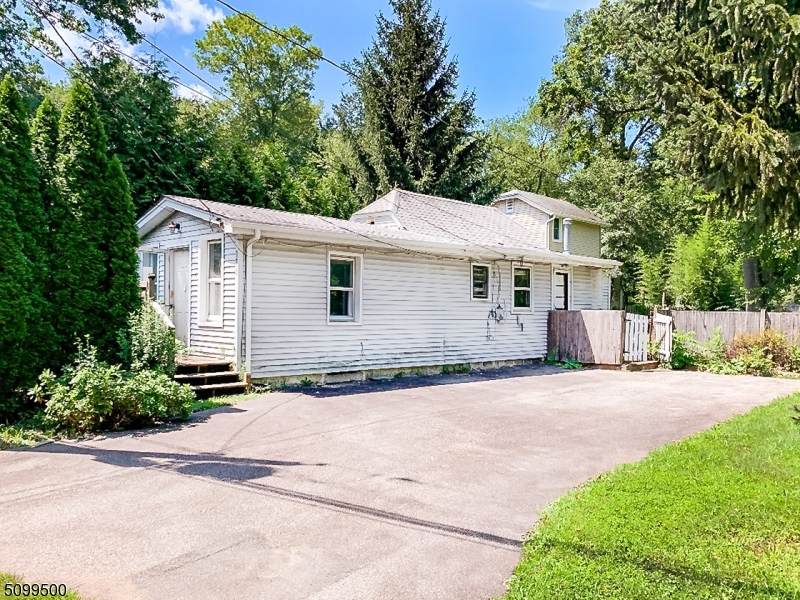 106 Lakeview Ter - Photo 1