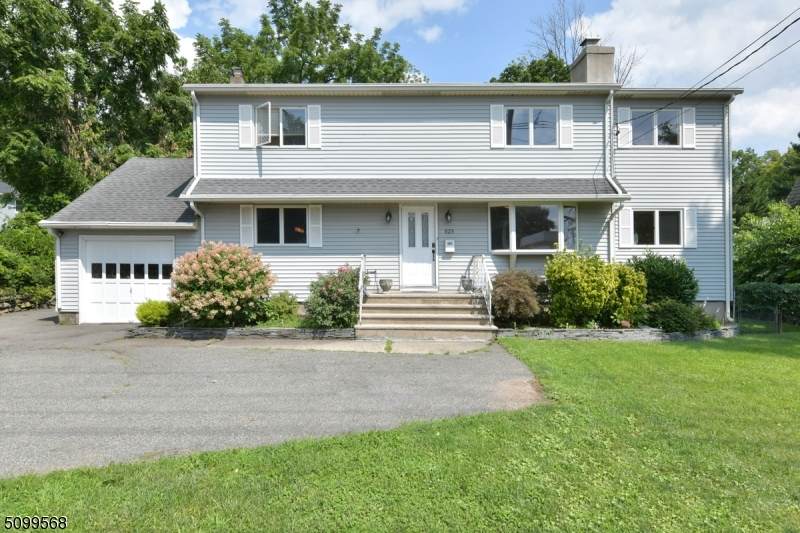 829 Lincoln Ave - Photo 1
