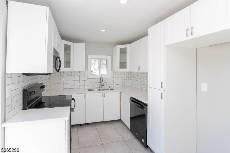 1010 Railroad Ave - Photo 1