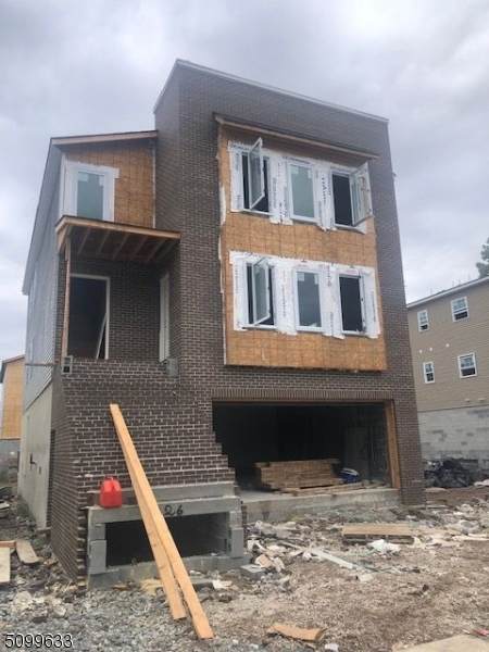 226 Tappan St - Photo 1