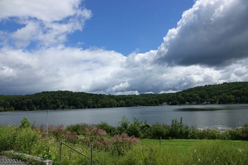 142 Lakeside Dr West - Photo 1