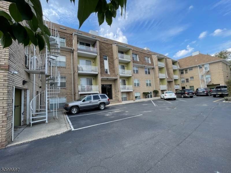 272 Walnut St - Photo 1