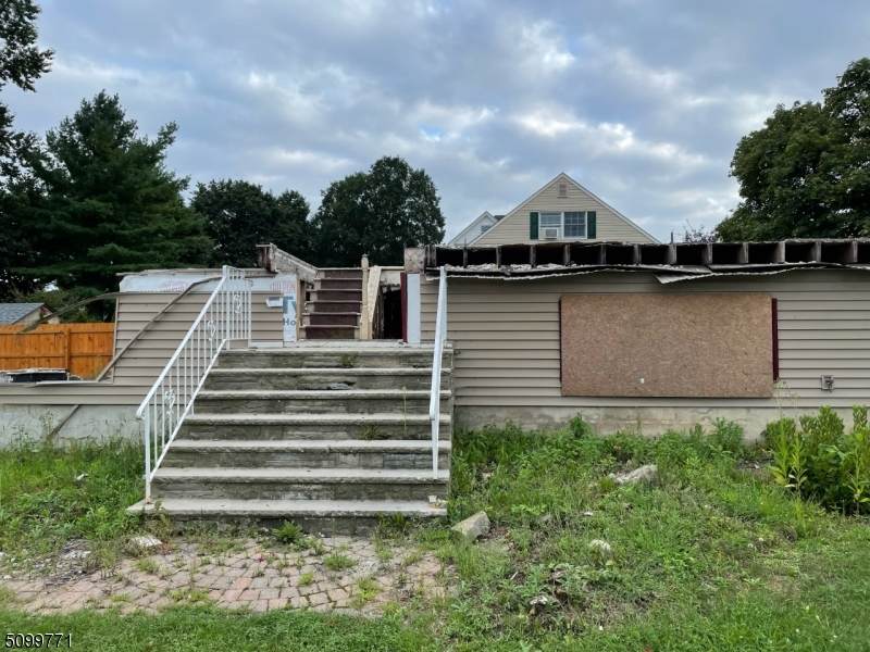 102 Miller St - Photo 1