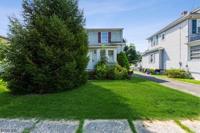 823 2Nd St - Photo 1