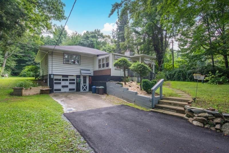52 Hillcrest Dr - Photo 1