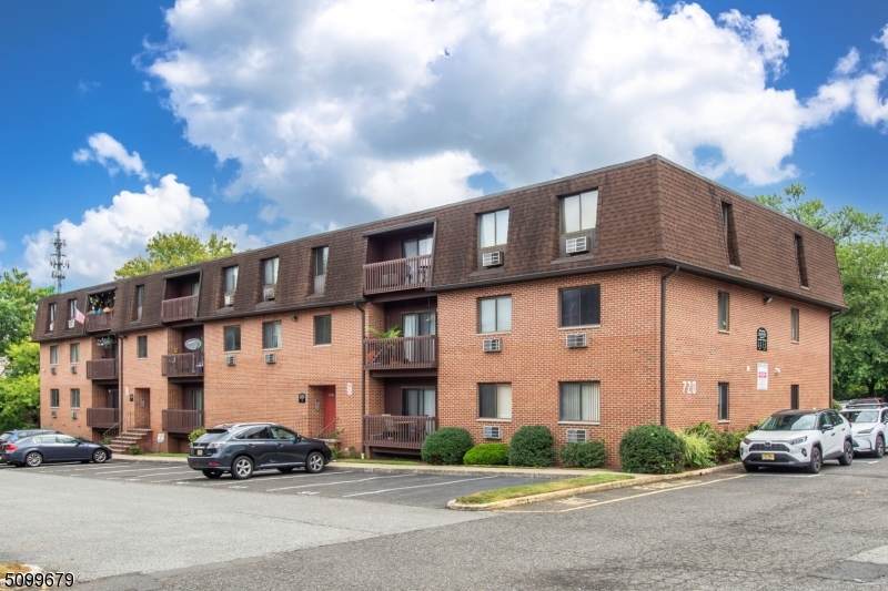 720 Mill St G11 - Photo 1