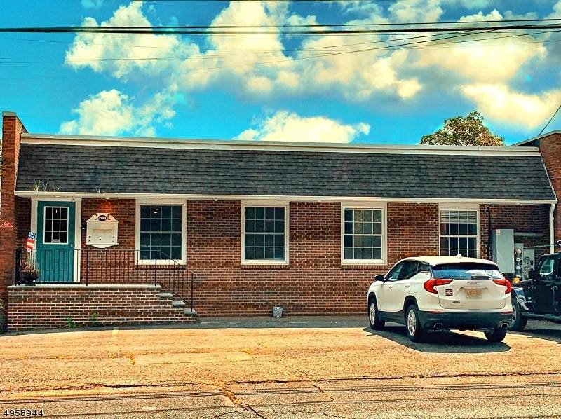 2504 Plainfield Ave - Photo 1