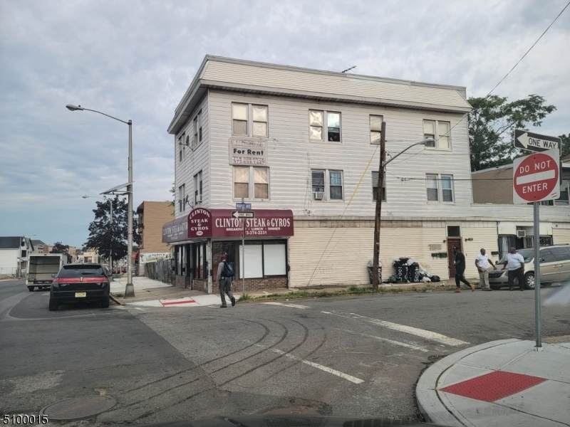 1005 Clinton Ave - Photo 1