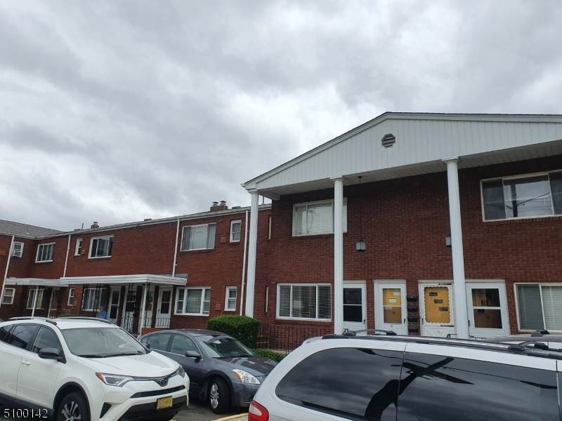 262 Chamberlain Ave - Photo 1