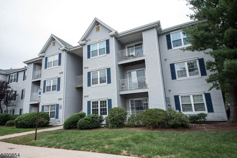 220 Stratford Pl - Photo 1