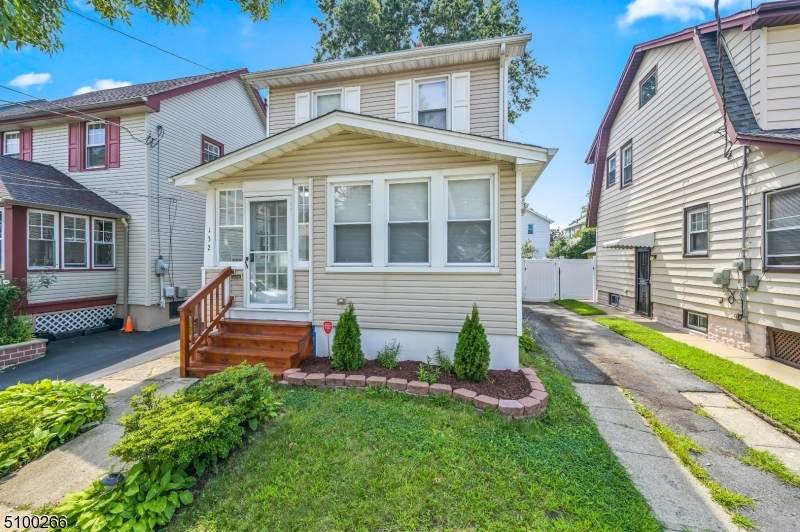 132 Chester Ave - Photo 1