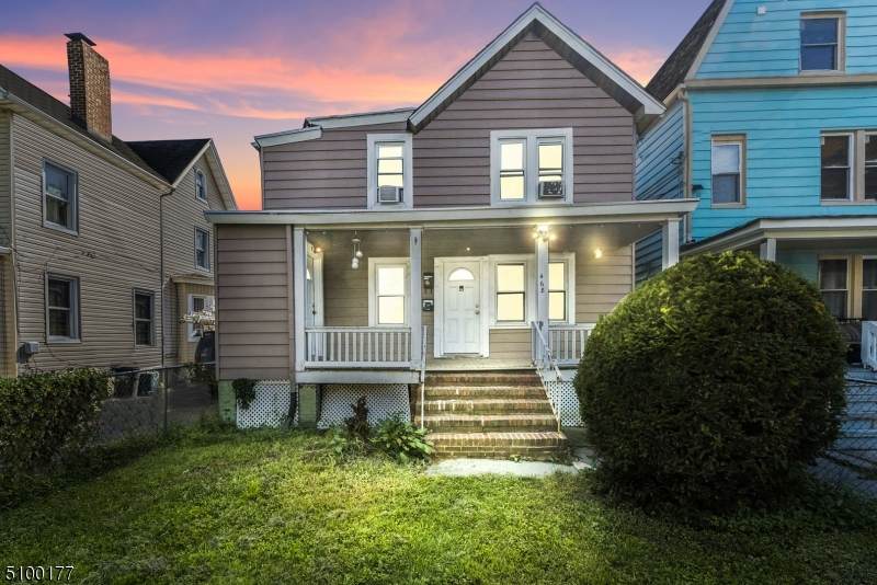 468 Alden St - Photo 1