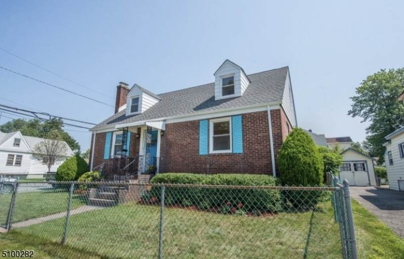 225 Vernon Ave - Photo 1